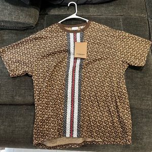 Burberry T-Shirt size XL